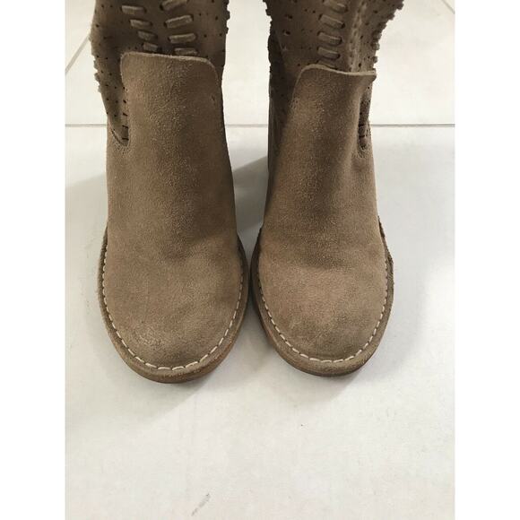 Dolce Vita Landon Perforated Suede Chunky Heel Ankle Boots Brown - Picture 3 of 9